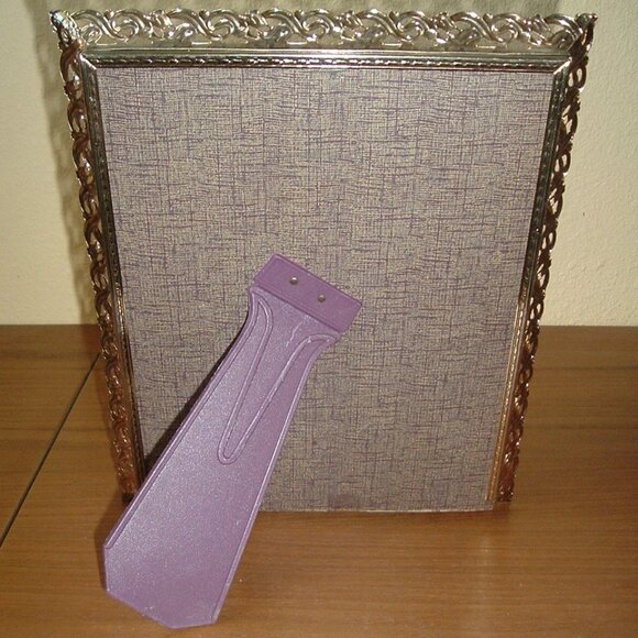 Vtg Ornate Filigree Metal Brass Picture Frame Gold Hollywood Regency 8x10 Easel - Picture 3 of 6